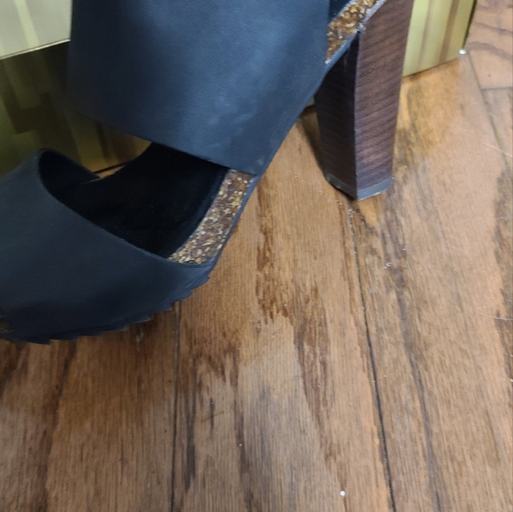 Kenneth Cole black leather high heel sandals - Picture 4 of 7